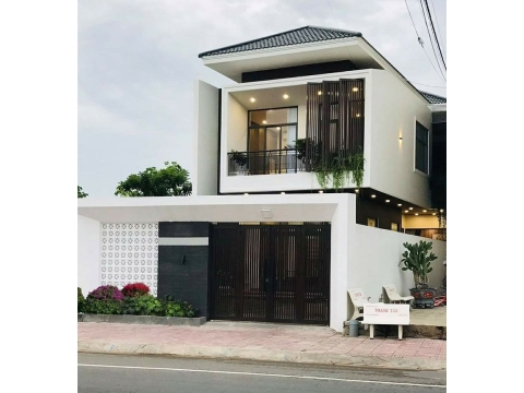 Nhà Phố  ( Trệt 1 Lầu & Tum )